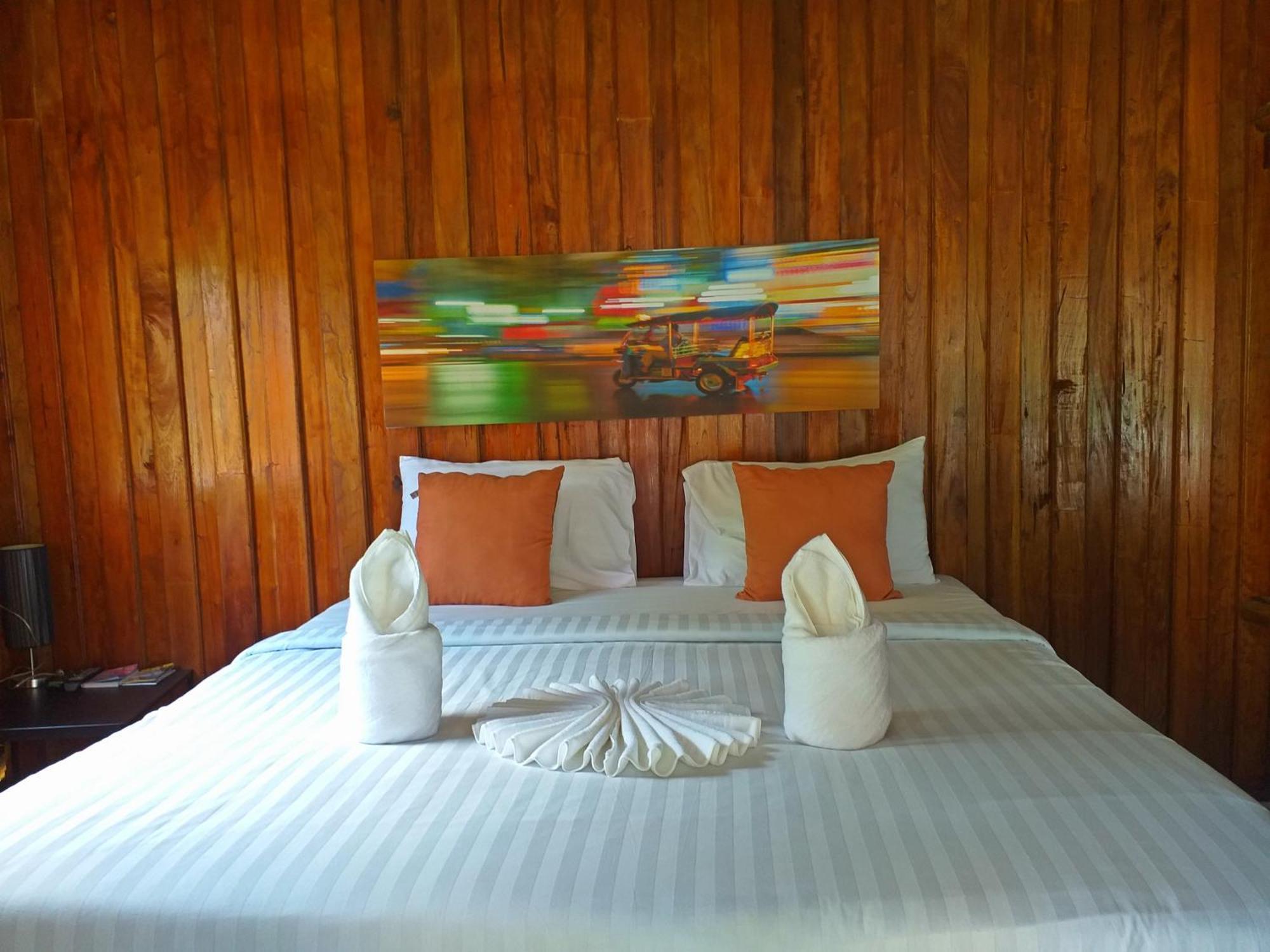 The Ford Sunset Beach Resort Wok Tum Экстерьер фото