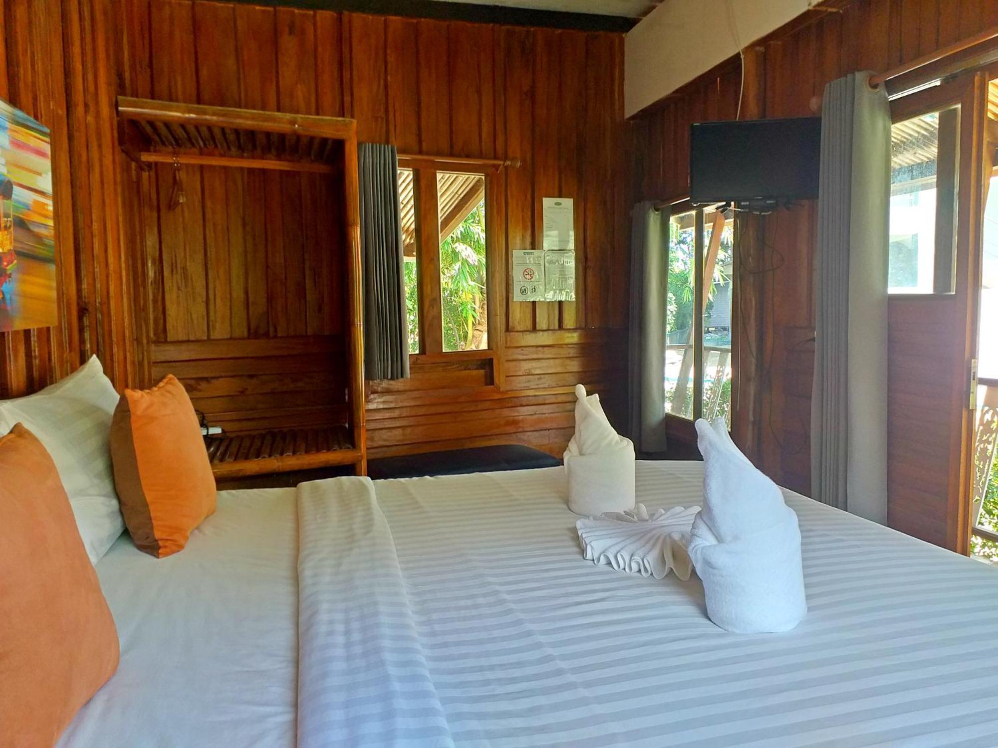 The Ford Sunset Beach Resort Wok Tum Экстерьер фото