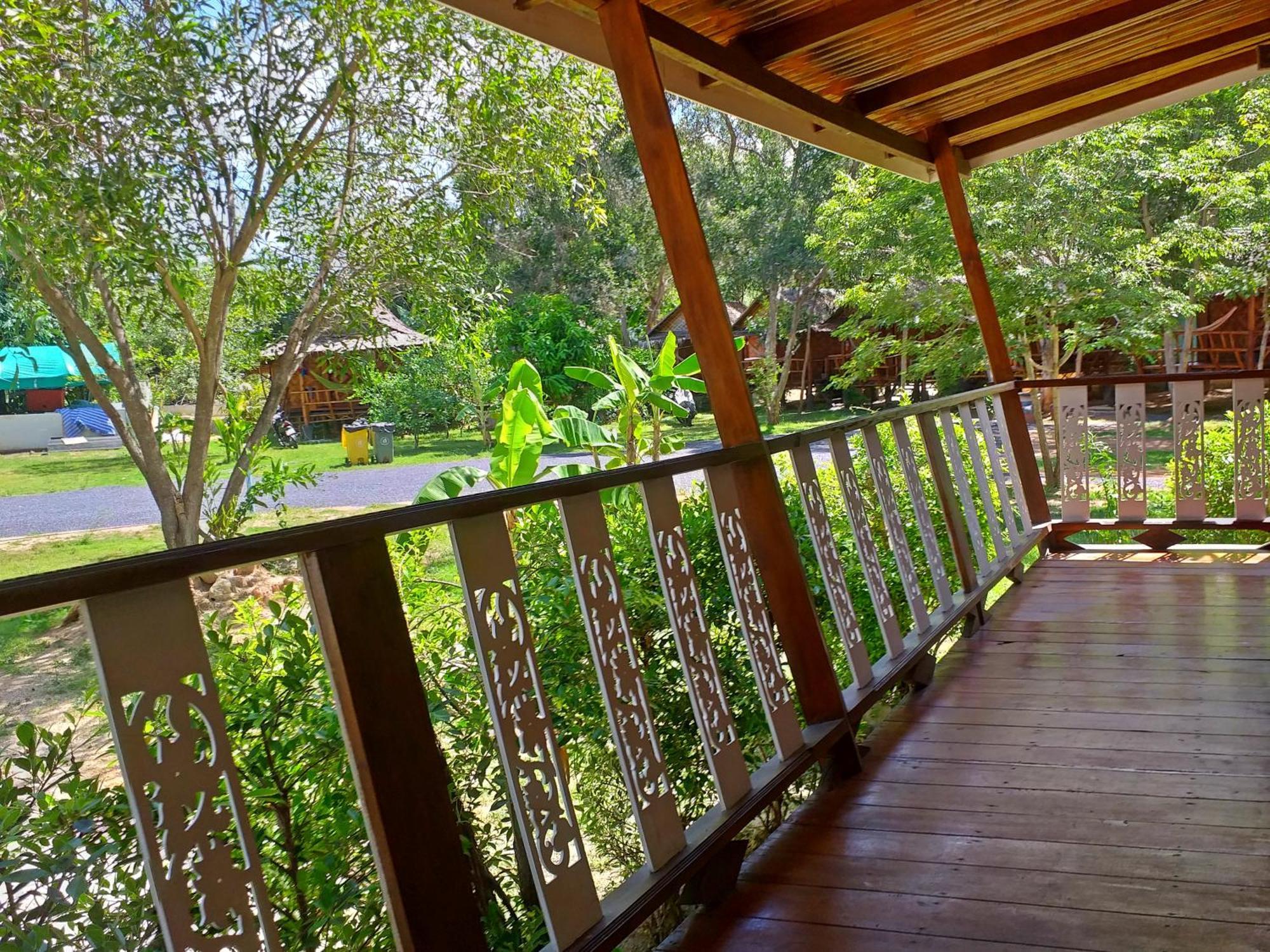 The Ford Sunset Beach Resort Wok Tum Экстерьер фото