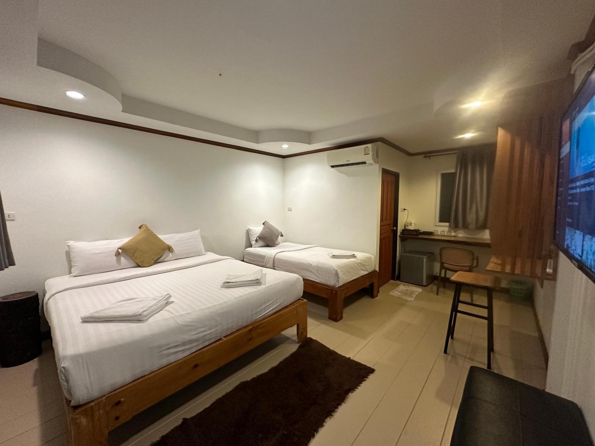The Ford Sunset Beach Resort Wok Tum Экстерьер фото