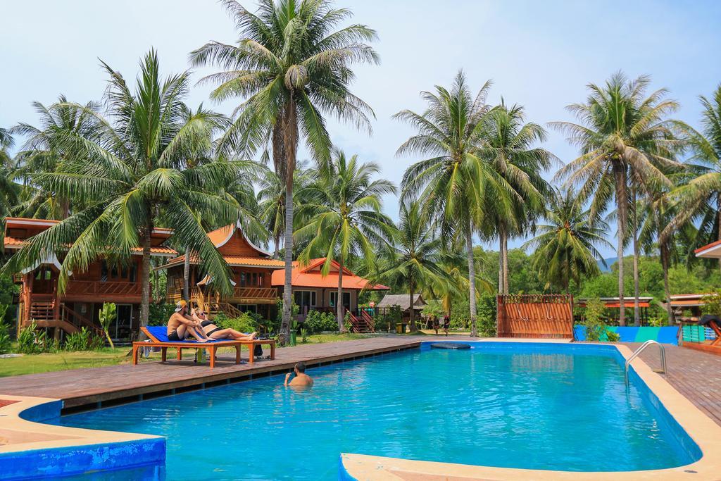 The Ford Sunset Beach Resort Wok Tum Экстерьер фото