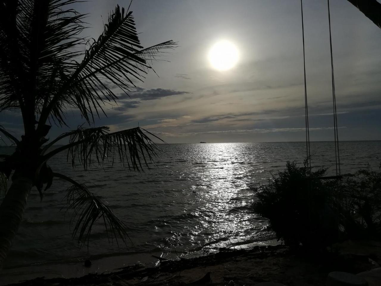 The Ford Sunset Beach Resort Wok Tum Экстерьер фото