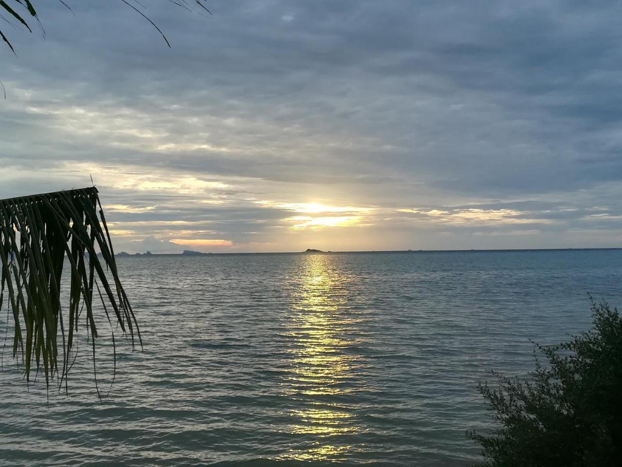 The Ford Sunset Beach Resort Wok Tum Экстерьер фото