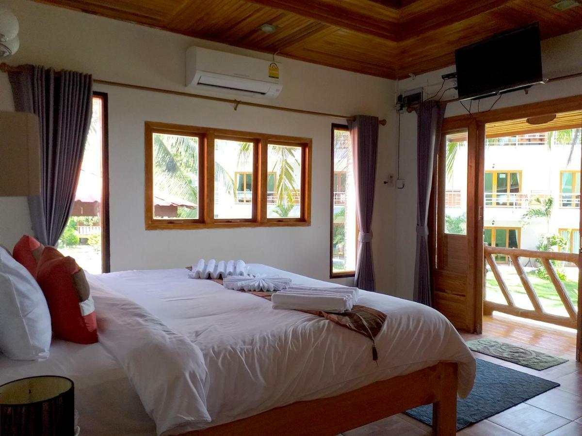 The Ford Sunset Beach Resort Wok Tum Экстерьер фото